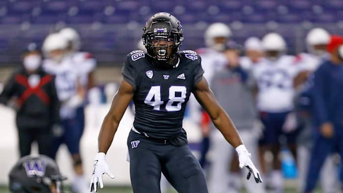 Washington linebacker Edefuan Ulofoshio